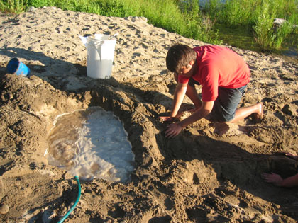 Baynes Lake 2005 > Sandcastle > Picture 1
 (Click on image for a larger view)