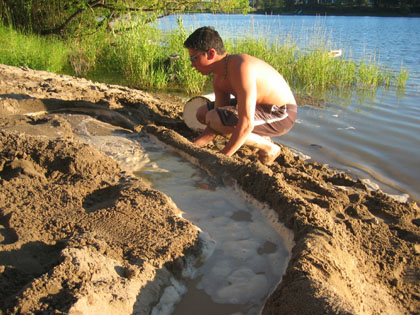 Baynes Lake 2005 > Sandcastle > Picture 15
 (Click on image for a larger view)