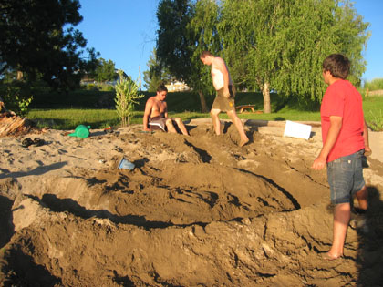 Baynes Lake 2005 > Sandcastle > Picture 19
 (Click on image for a larger view)