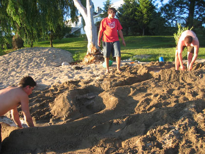 Baynes Lake 2005 > Sandcastle > Picture 40
 (Click on image for a larger view)