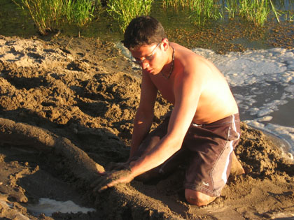 Baynes Lake 2005 > Sandcastle > Picture 46
 (Click on image for a larger view)
