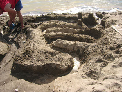 Baynes Lake 2005 > Sandcastle > Picture 55
 (Click on image for a larger view)